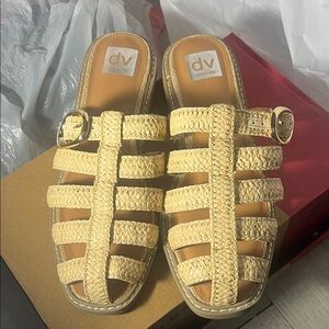 New DV by Dolce Vita Fiyona Fisherman Woman’s Woven Tan Strappy Mules.Size 9 1/2